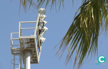 Una de las torres de iluminación del complejo deportivo Puntales-La Paz. 