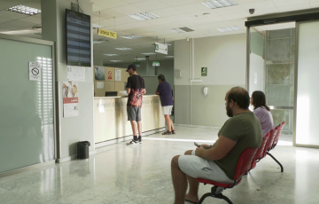 Interior de una oficina de empleo en la capital gaditana