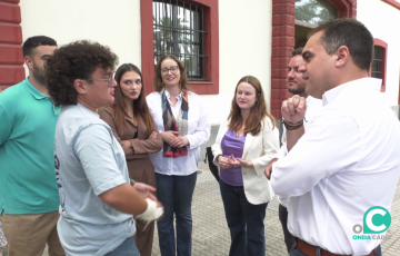 El dirigente socialista a la entrada del centro este miércoles