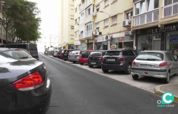 Vehículos estacionados en la zona de La Laguna