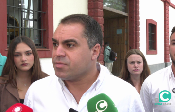 El diridente interviene ante los medios en la capital gaditana