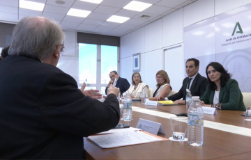 El Consejero de Justicia en la reunión este viernes con los agentes judiciales de Cádiz por la Ley de Eficiencia.
