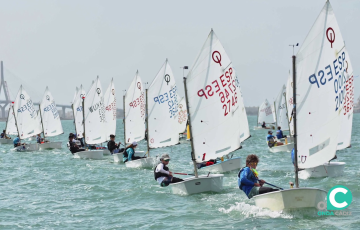 Las aguas de la Bahía de Cádiz vovieron a ser el espacio de una competición de máximo interes