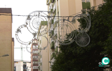 Las luces de las fiestas son visibles en distintos puntos urbanos desde hace varios días