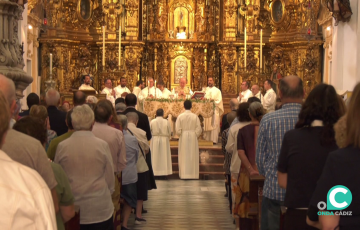 Momento de los cultos que se efectuaron en la iglesia de la calle Sagasta