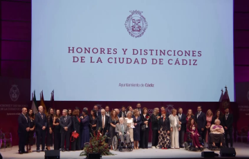 Los homenajeados fueron ovacionados al final del acto