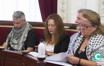 Concejales de la formación durante el desarrollo de una sesión plenaria 