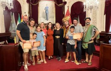 Los galadonados en el Salón de Actos del Ayuntamiento de Cádiz