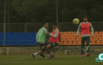 Iza sigue trabajando con normalidad, y apunta a regresar esta jornada (Foto: Cádiz CF)