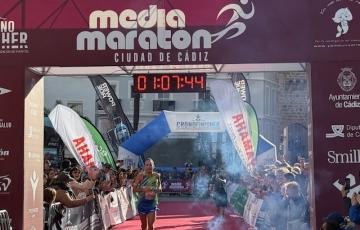El corredor Jorge Soto ha sido el ganador de esta Media Maratón , completándola en 1: 07 minutos.