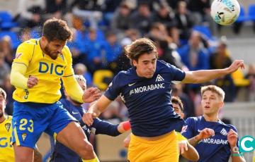 Alvaro García Pascual en una acción del encuentro (Foto: La Liga)