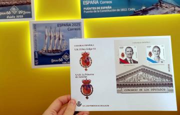 Hoja bloque de Correos dedicada a la monarquía española.