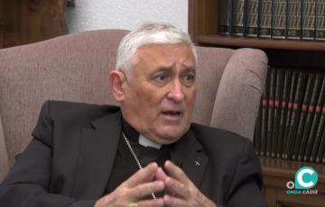 El obispo de Cádiz y Ceuta, Rafael Zornoza, en una entrevista en Onda Cádiz Televisión. 