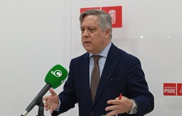 El portavoz del PSOE en el Ayuntamiento de Cádiz durante una rueda de prensa en una imagen de archivo