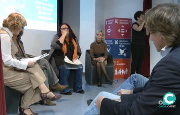 Primera jornada en el Centro de Participación Activa Vistahermosa para hablar de salud mental. 