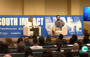 Una de las intervenciones entre dos invitados a la cita celebrada este miércoles en la capital gaditana