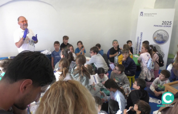 Escolares durante una de las actividades de la cita