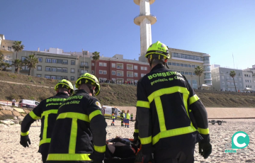 Efectivos de bomberos durante el ejercicio este jueves