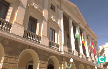 Fachada del Ayuntamiento de Cádiz. 