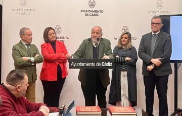 Momento de la presentación del libro ‘Cádiz Ilustrado: Torcuato Cayón y Torcuato Benjumeda’.