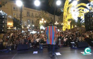 La Plaza de San Juan de Dios acogió las tradicionales precampanadas infanfiles. 