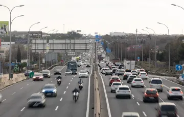 Gran afluencia de tráfico en las carreteras durante el puente de diciembre.