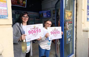 María José y Vicente, los loteros de la Administración número 16 de Jerez