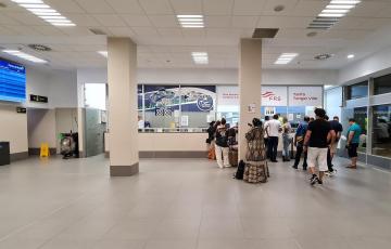  Interior de la estación marítima del puerto tarifeño en una foto de archivo