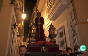 La imagen en un Vía Crucis por las calles de la capital gaditana