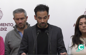 De la Cruz durante su intervención ante los medios