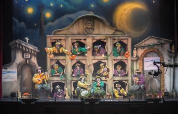 Chirigota, Los que la tienen de mármol