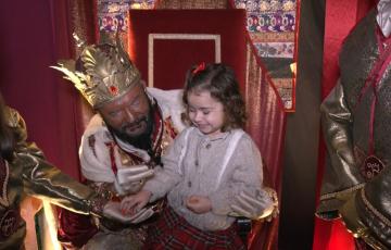 Los Reyes Magos desafían a la lluvia y llenan de magia el Palacio de Congresos.