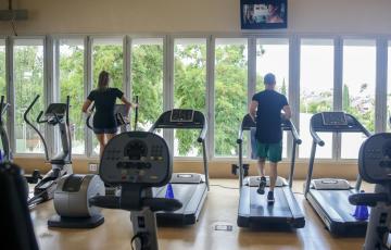 Varios clientes entrenan en una sesiones de esfuerzo