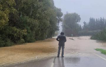 Carretera de acceso a la localidad gaditana inundada de agua el pasado 4 de enerio