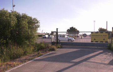 Imagen de la entrada de lo que fuera uno de los enclaves industriales de la Bahía de Cádiz