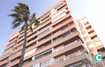 Fachada de un edificio en la capital gaditana