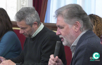 Demetrio Quirós de AIG interviene en una sesión plenaria municipal en una imagen de archivo