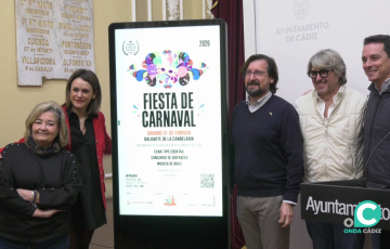 Autoridades y organizadores en el acto de presentación en el Ayuntamiento de Cádiz