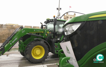 Maquinaria agrícola durante el acto de protesta de este jueves en la capital gaditana
