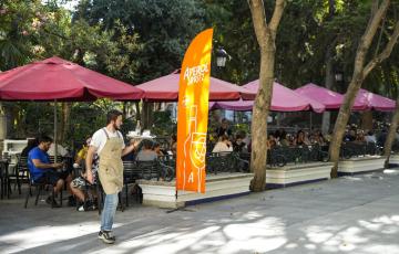 Un trabajador de hostelería en la capital gaditana
