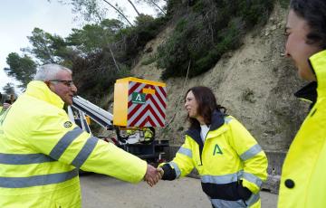 La consejera de Fomento, Articulación del Territorio y Vivienda visita la carretera de acceso a Benamahoma en una imagen de archivo