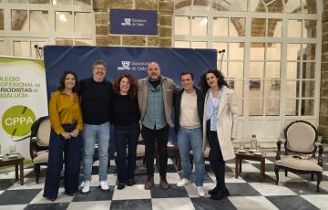 Los invitados al foro antes de comenzar la cita