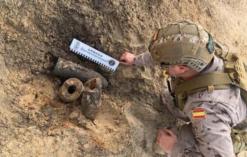 Un artificiero en el lugar del hallazgo