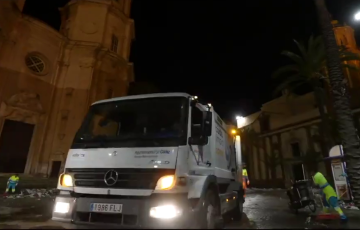 Camion del servicio de limpieza en una imagen de archivo