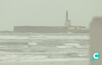 Castillo San Sebastian bajo el oleaje del temporal