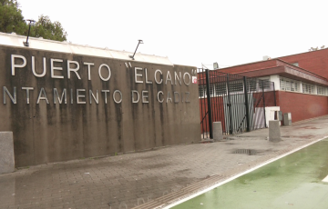 Entrada en las instalaciones deportivas de Elcano cerradas este jueves