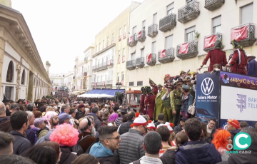 Público ante un coro en la plaza de Abastos durante las pasadas fiestas