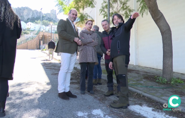 La presidenta Almudena Martínez durante una visita a las zonas afectadas