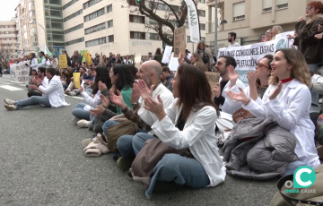 La avenida cortada durante la movilización