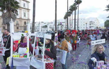 El cortejo festivo por la avenida Duque de Nájera en una imagen de archivo